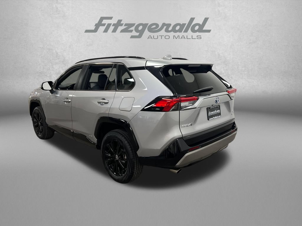 Used 2022 Toyota RAV4 SE w/ Convenience Package AWD/4WD image 3