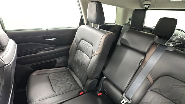 New 2026 Nissan Pathfinder Platinum image 14