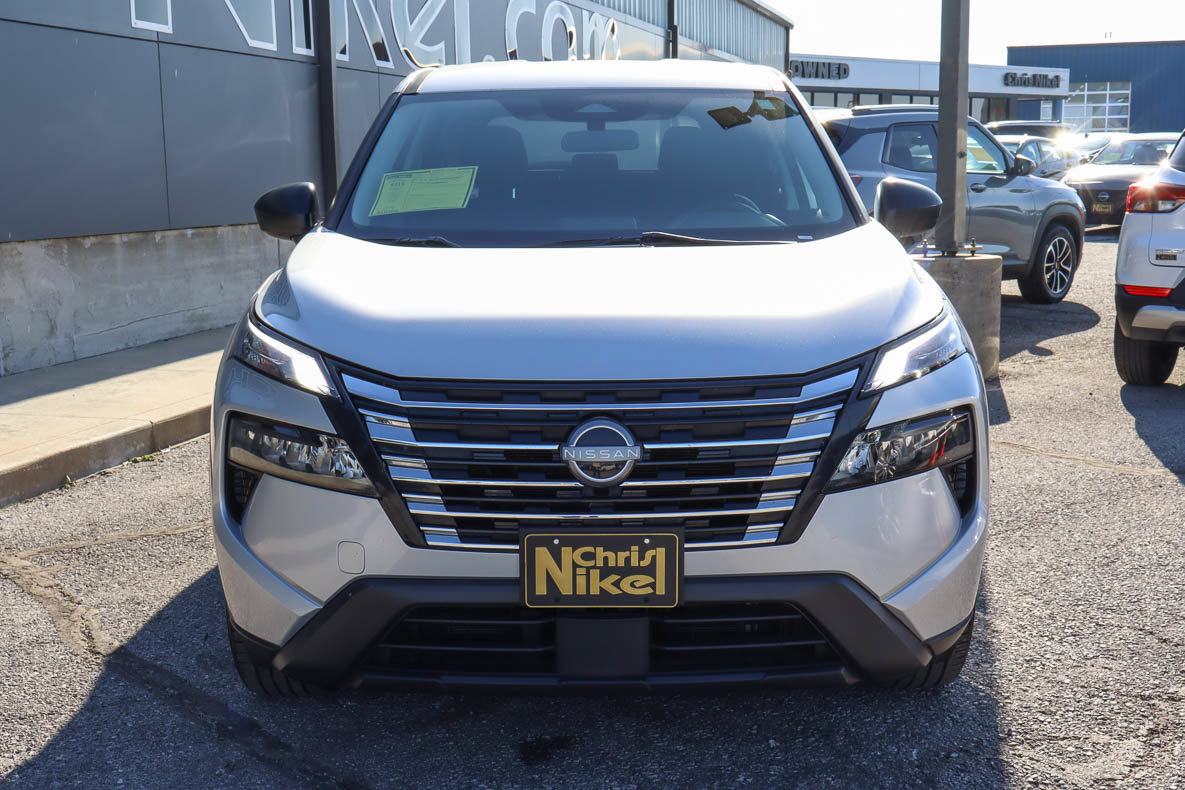 Used 2024 Nissan Rogue S FWD image 2