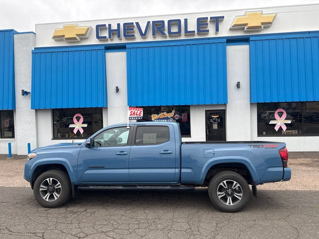 Used 2019 Toyota Tacoma TRD Sport w/ TRD Premium Sport Package AWD/4WD image 17