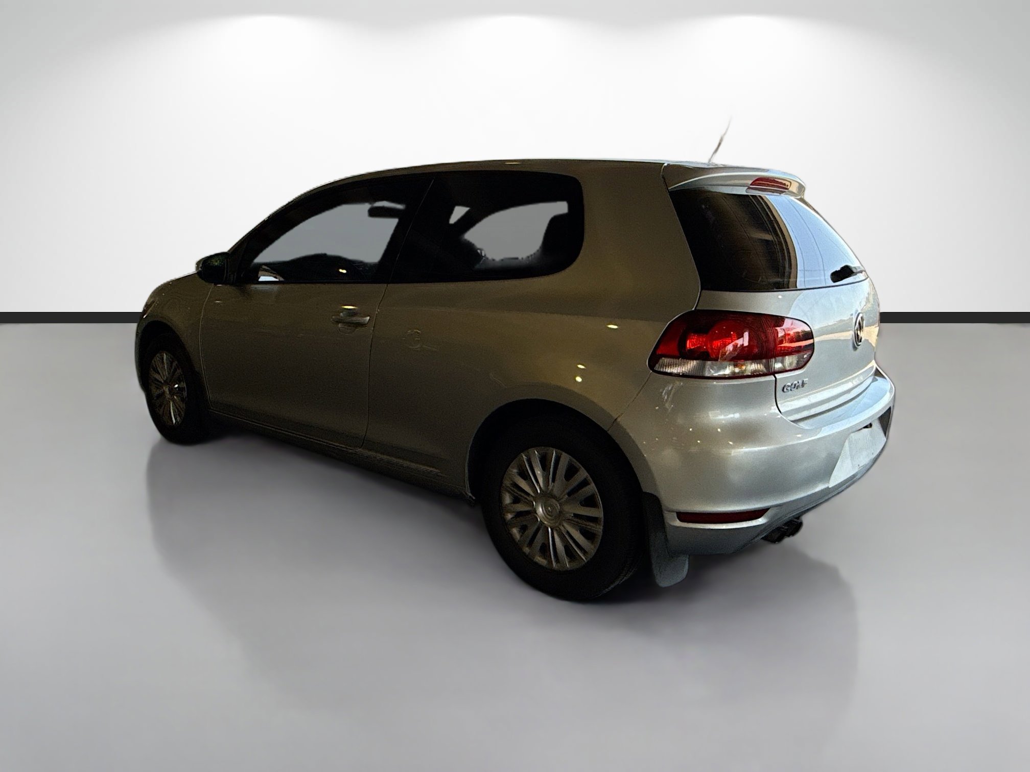 Used 2010 Volkswagen Golf 2-Door image 18