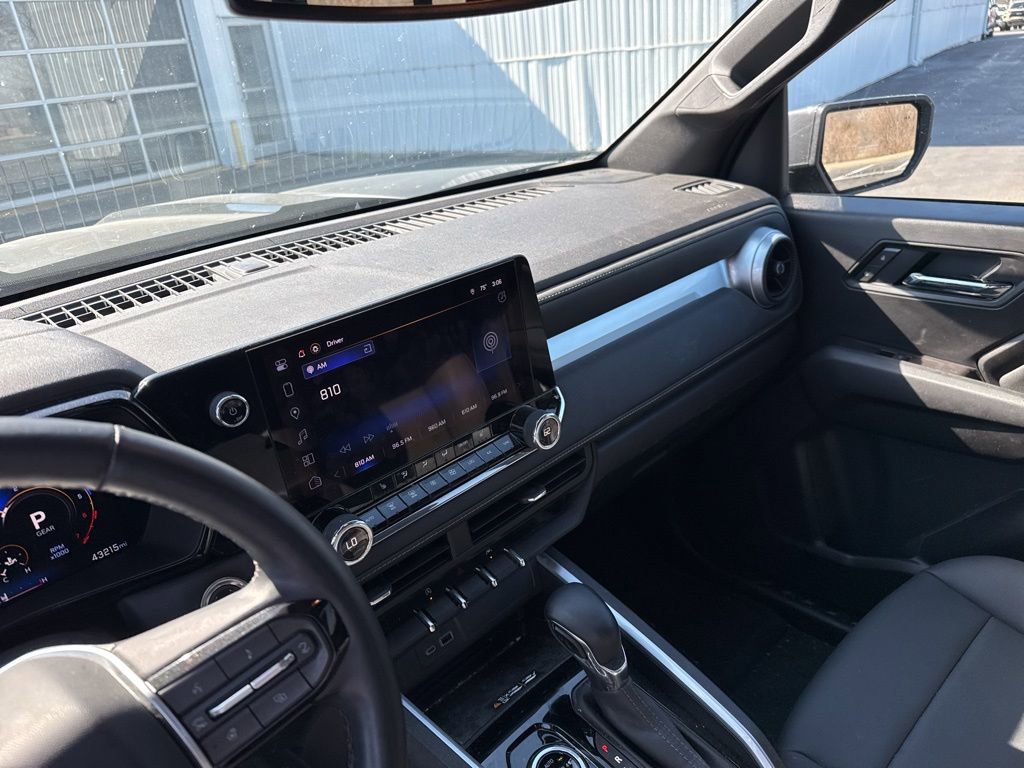 Used 2025 Chevrolet Colorado LT w/ LT Convenience Package image 23