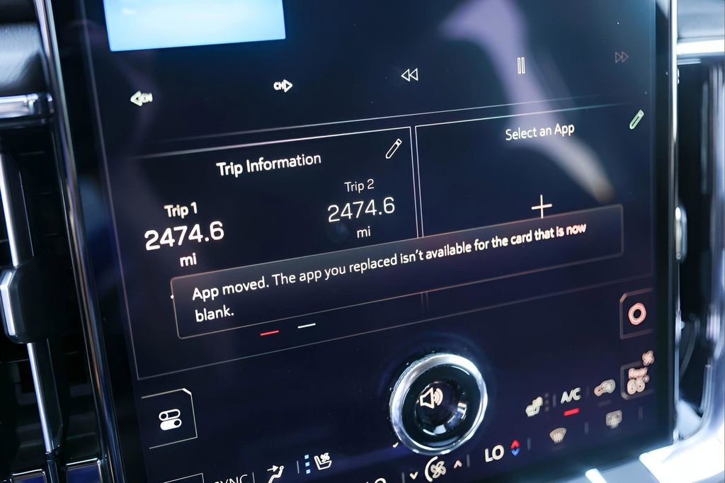 Used 2025 GMC Yukon Denali image 17