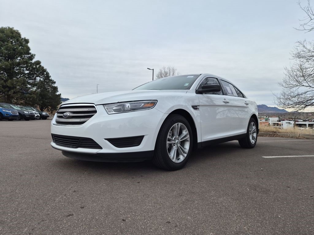Used 2019 Ford Taurus SE image 3