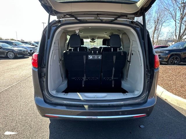 Used 2019 Chrysler Pacifica Touring-L image 14