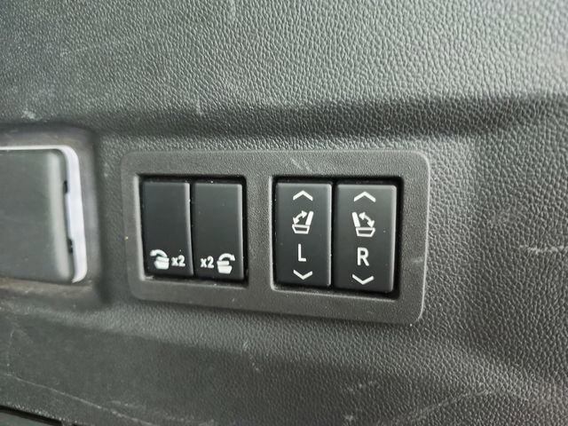 Used 2024 GMC Yukon Denali image 52