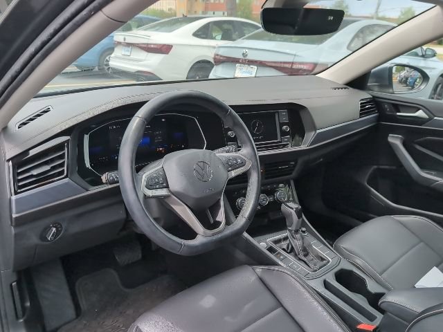 Used 2023 Volkswagen Jetta SE image 8