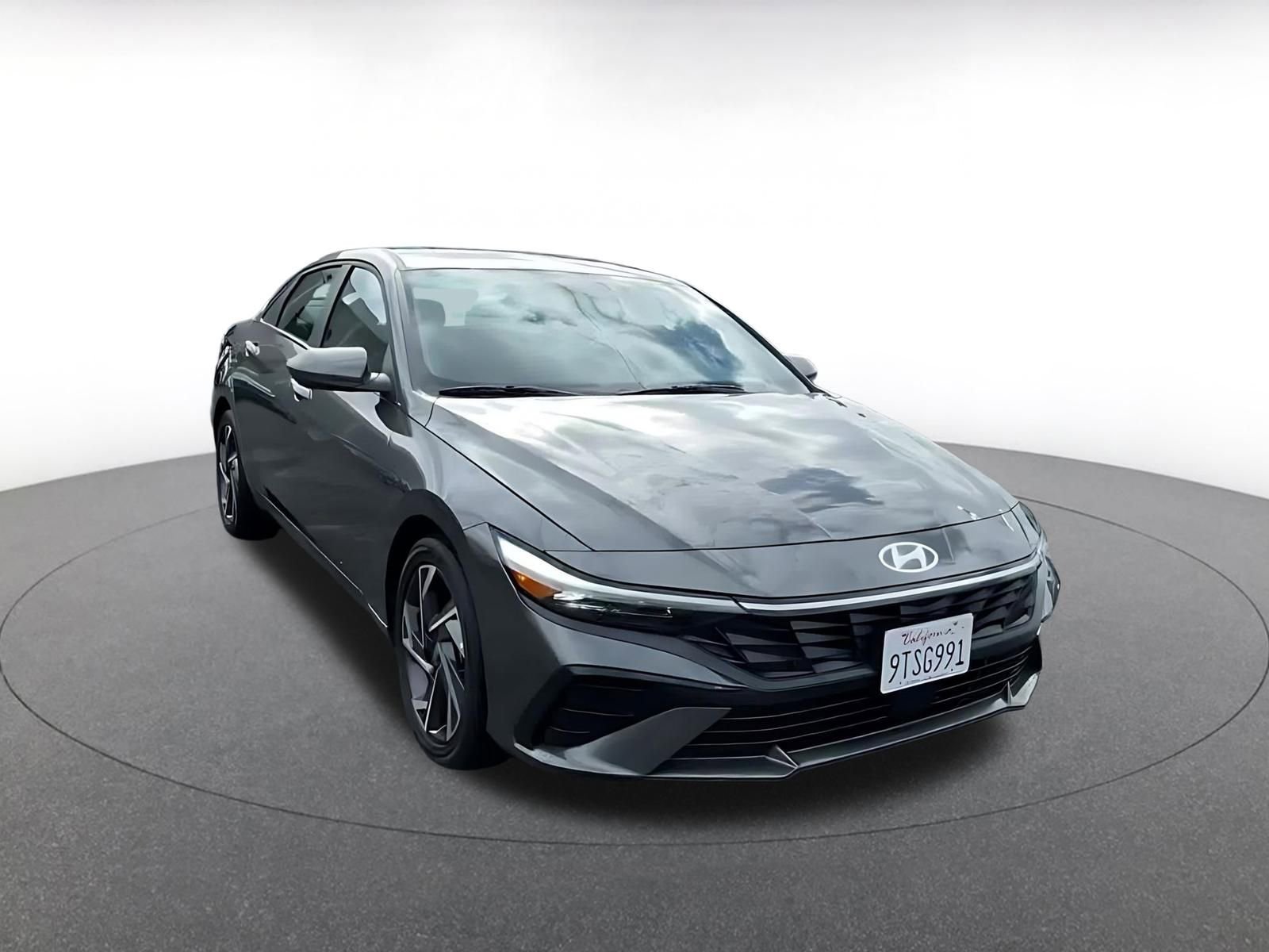 Used 2025 Hyundai Elantra SEL image 3