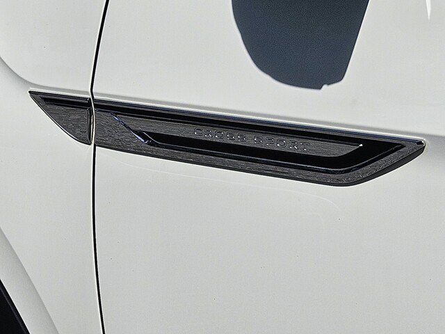 Certified 2021 Volkswagen Atlas Cross Sport SEL R-Line FWD image 34