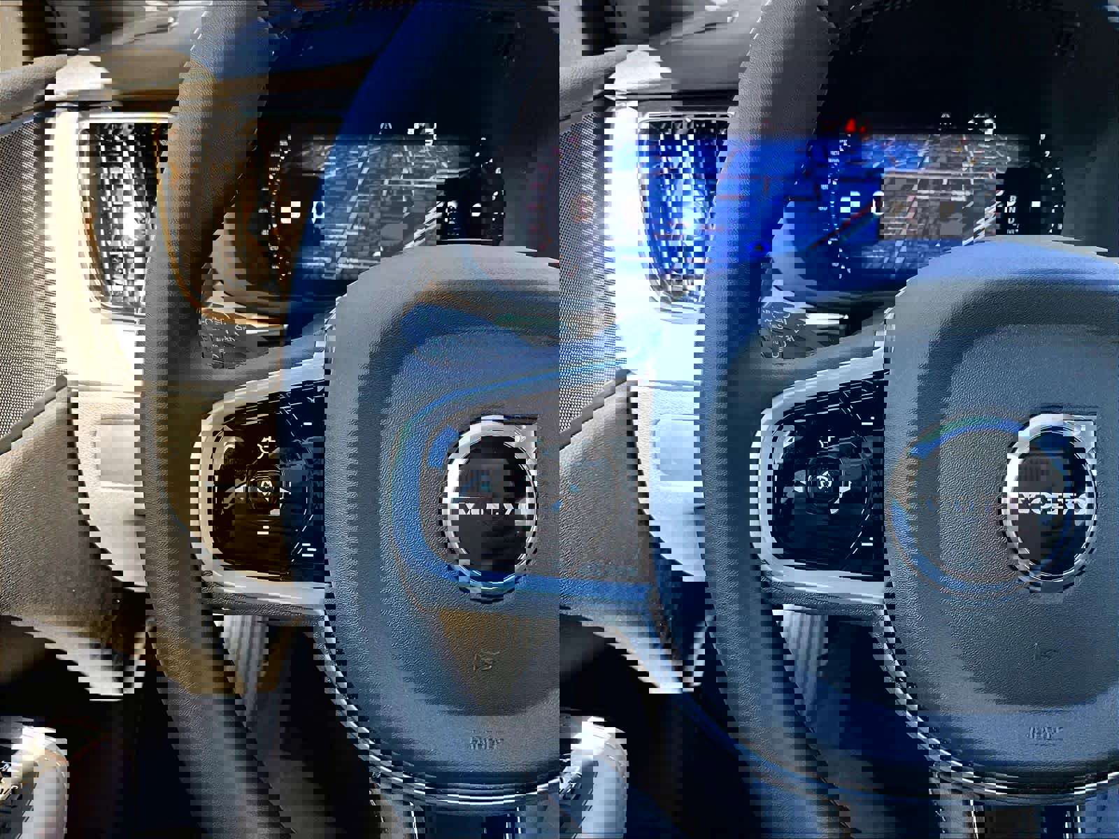 Used 2026 Volvo XC60 B5 Plus w/ Climate Package image 20