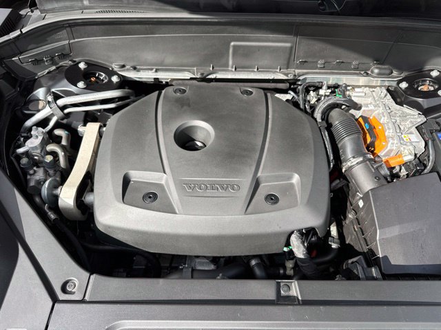 Certified 2024 Volvo XC90 T8 Plus AWD/4WD image 32