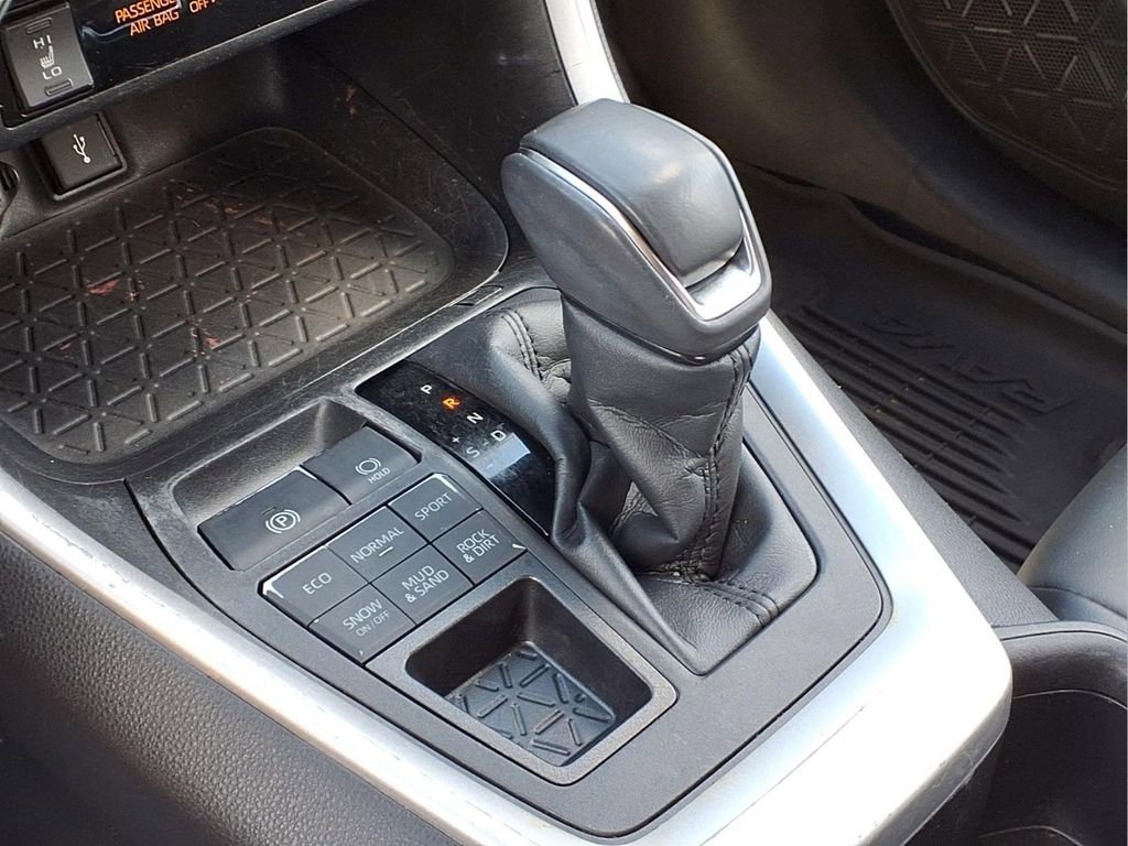 Used 2022 Toyota RAV4 XLE Premium AWD/4WD image 15