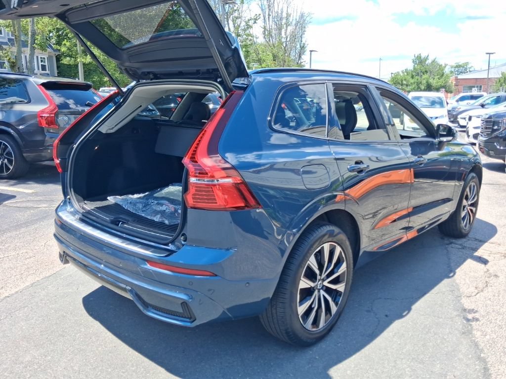 Certified 2025 Volvo XC60 B5 Plus w/ Protection Package Premier AWD/4WD image 10