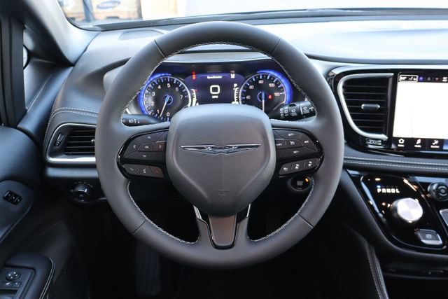 New 2026 Chrysler Pacifica Limited FWD image 20