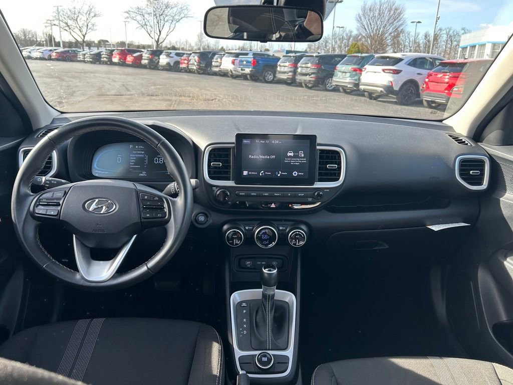 Used 2024 Hyundai Venue SEL image 9