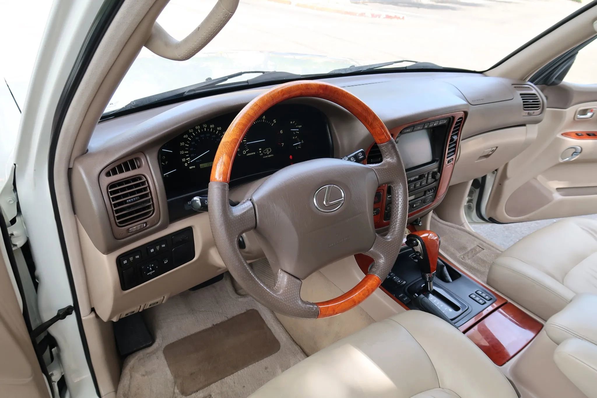 Used 2001 Lexus LX 470 4WD image 15