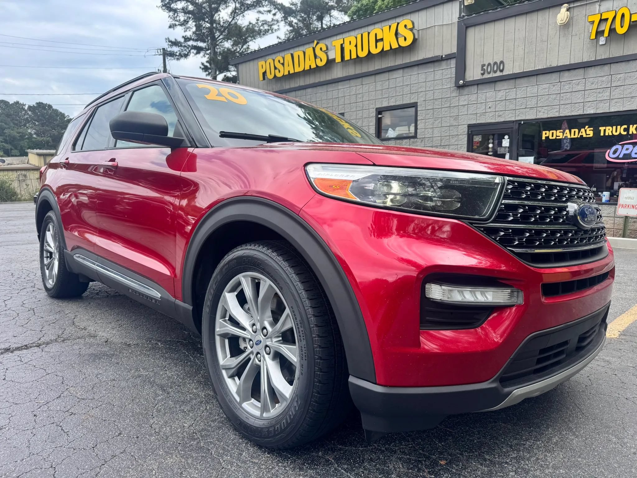 Used 2020 Ford Explorer XLT w/ Equipment Group 202A RWD image 1