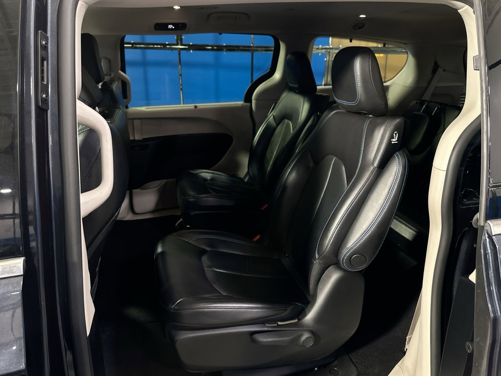 Used 2021 Chrysler Pacifica Touring-L image 30