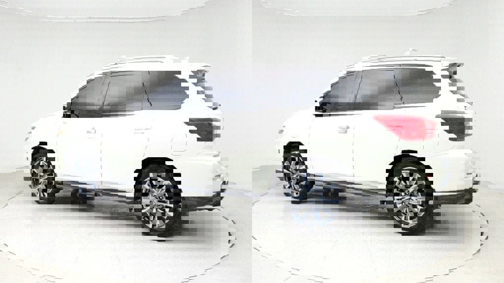 Used 2019 Nissan Pathfinder Platinum w/ Cargo Package image 7