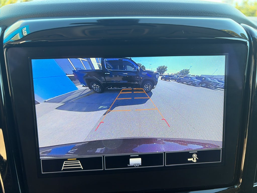Used 2020 Chevrolet Traverse LT w/ Driver Confidence II Package AWD/4WD image 19