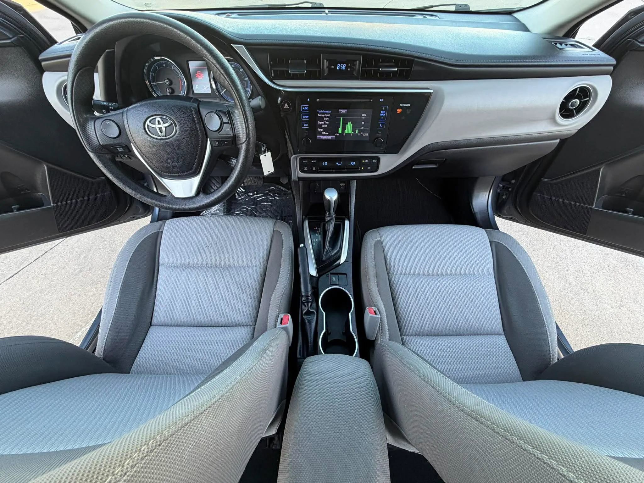 Used 2017 Toyota Corolla LE image 18