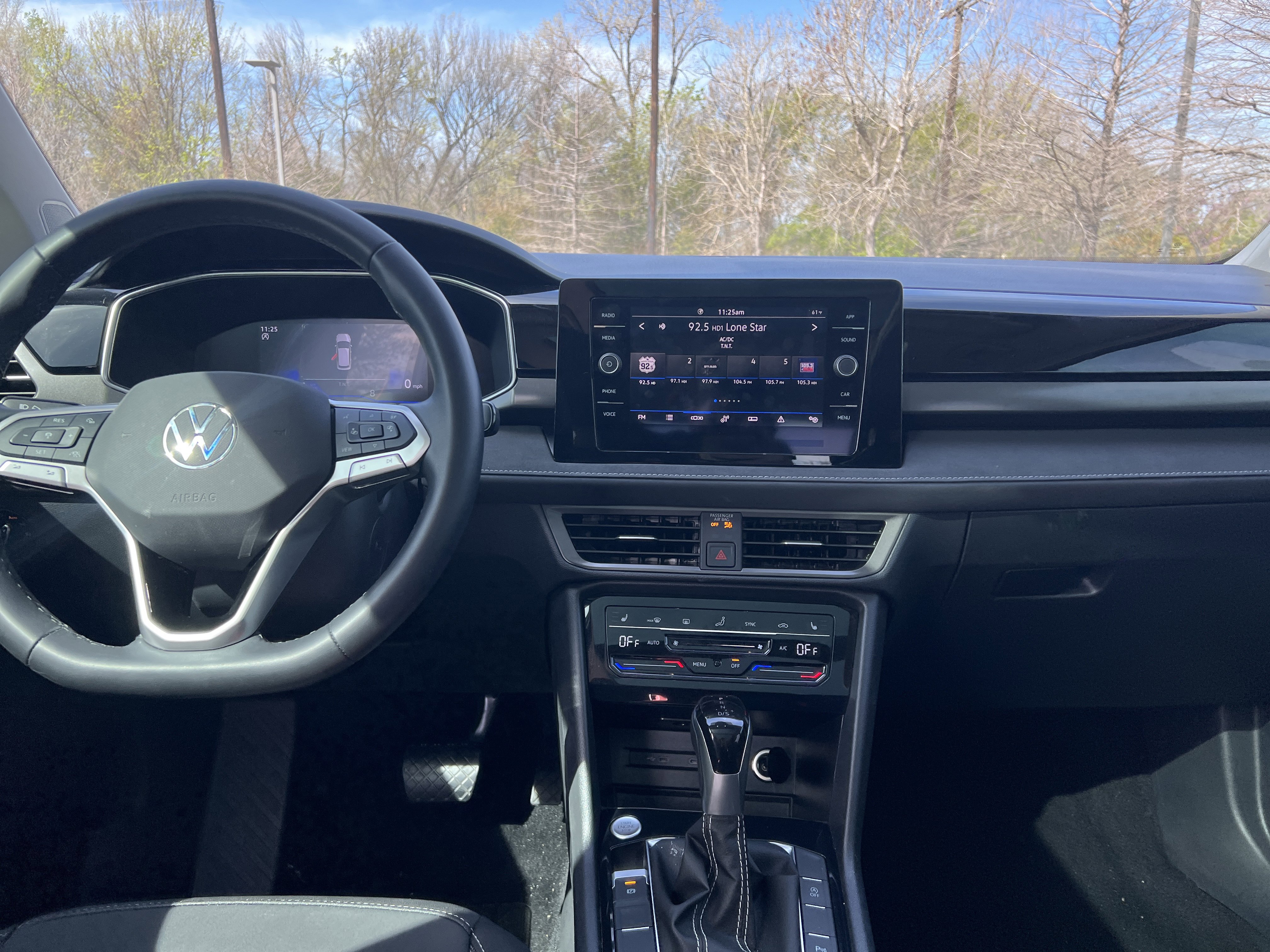 Certified 2025 Volkswagen Taos SE FWD image 28