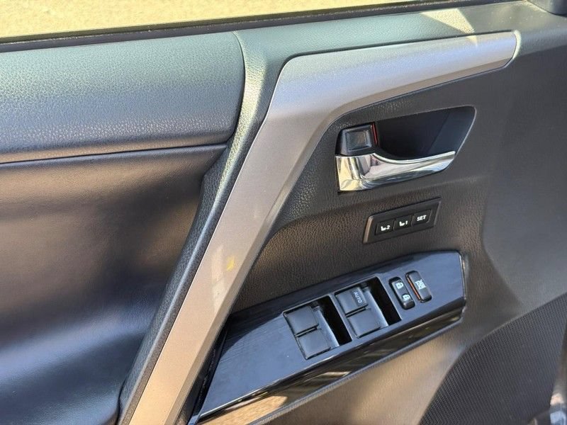 Used 2018 Toyota RAV4 Limited AWD/4WD image 18