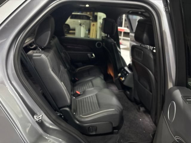 Used 2024 Land Rover Discovery Dynamic SE AWD/4WD image 36
