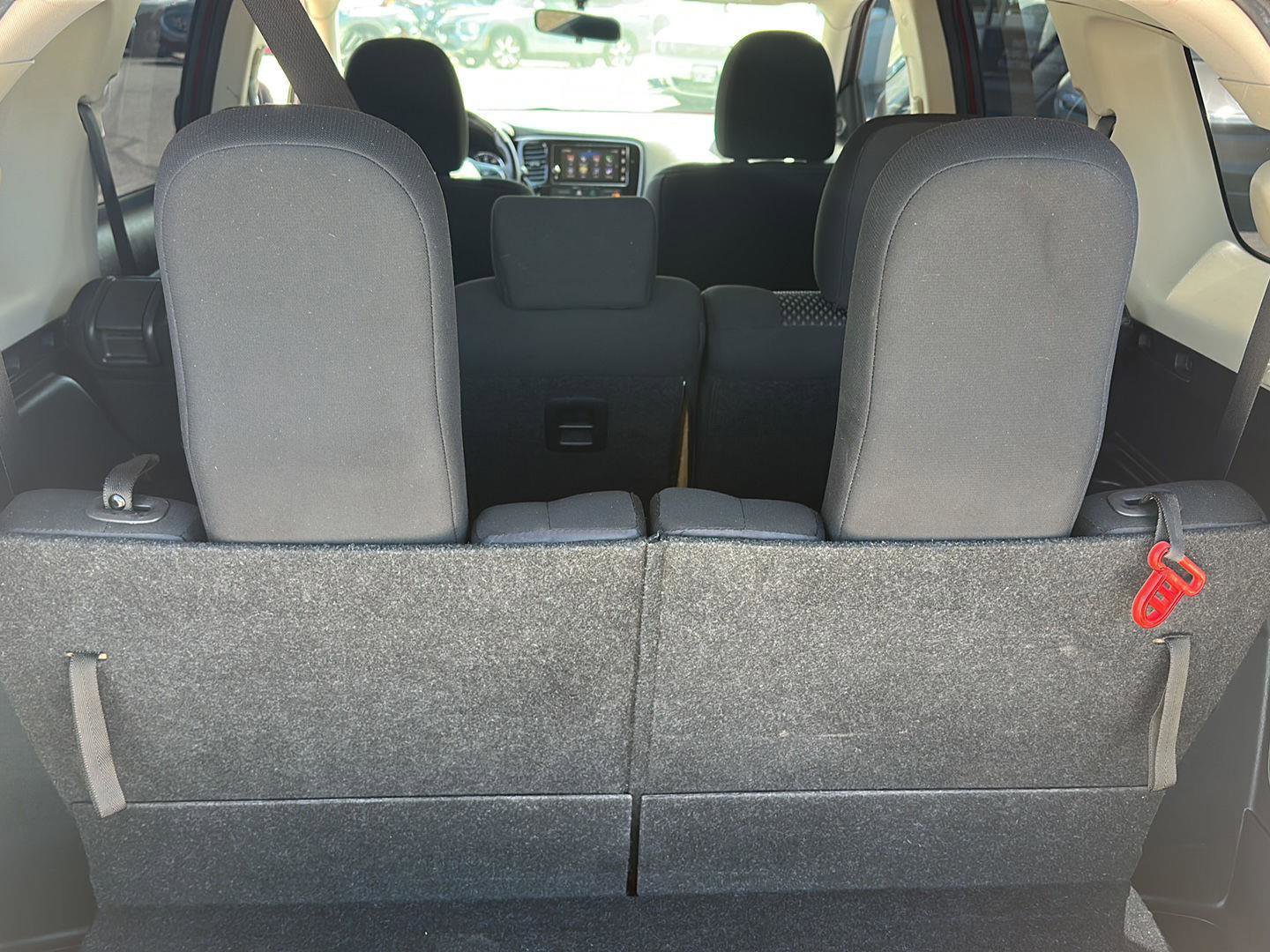 Used 2018 Mitsubishi Outlander SE AWD/4WD image 13