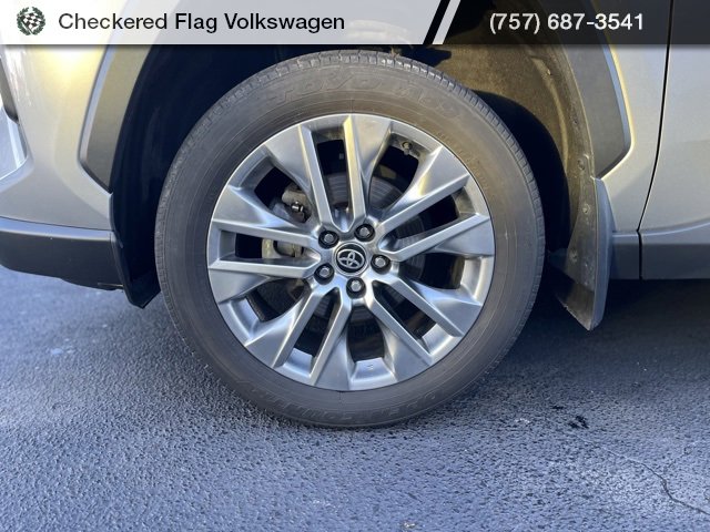 Used 2023 Toyota RAV4 XLE Premium image 3