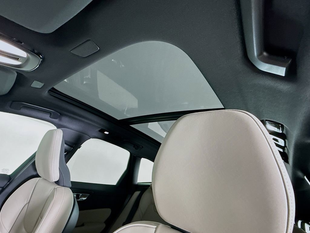 New 2026 Volvo XC60 B5 Core image 21