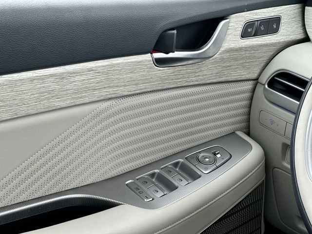 Used 2025 Hyundai Palisade Calligraphy image 17
