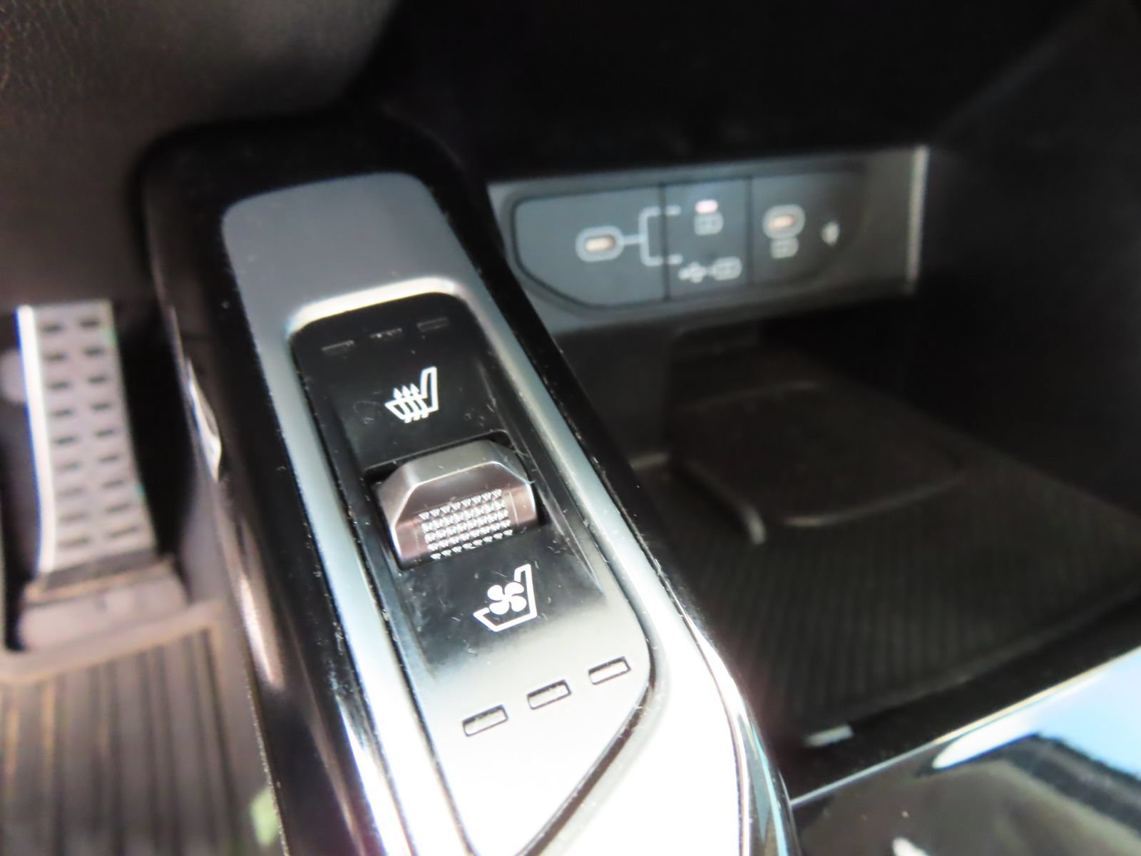 Used 2025 Kia Sorento SX AWD/4WD image 27