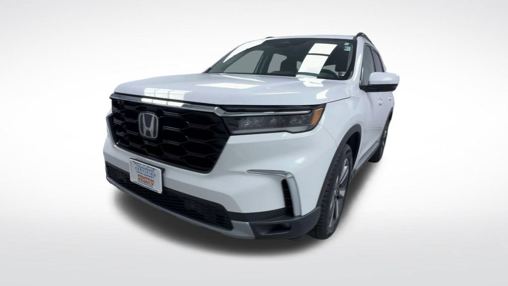 Used 2024 Honda Pilot Touring image 3