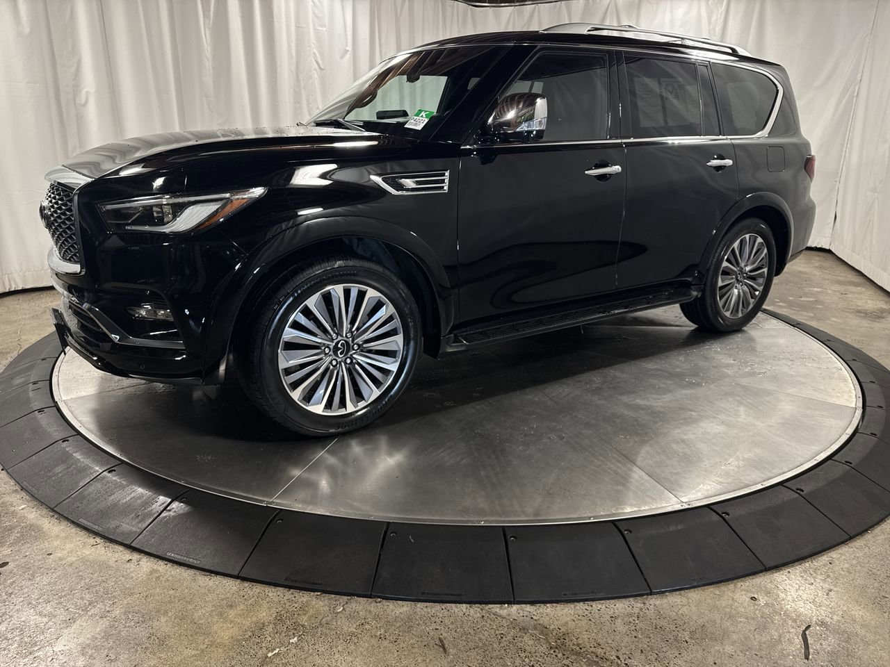 Used 2022 INFINITI QX80 Sensory w/ All-Season Package AWD/4WD image 1