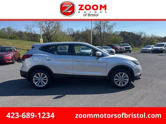 Used 2019 Nissan Rogue Sport S w/ Appearance Package FWD image 1