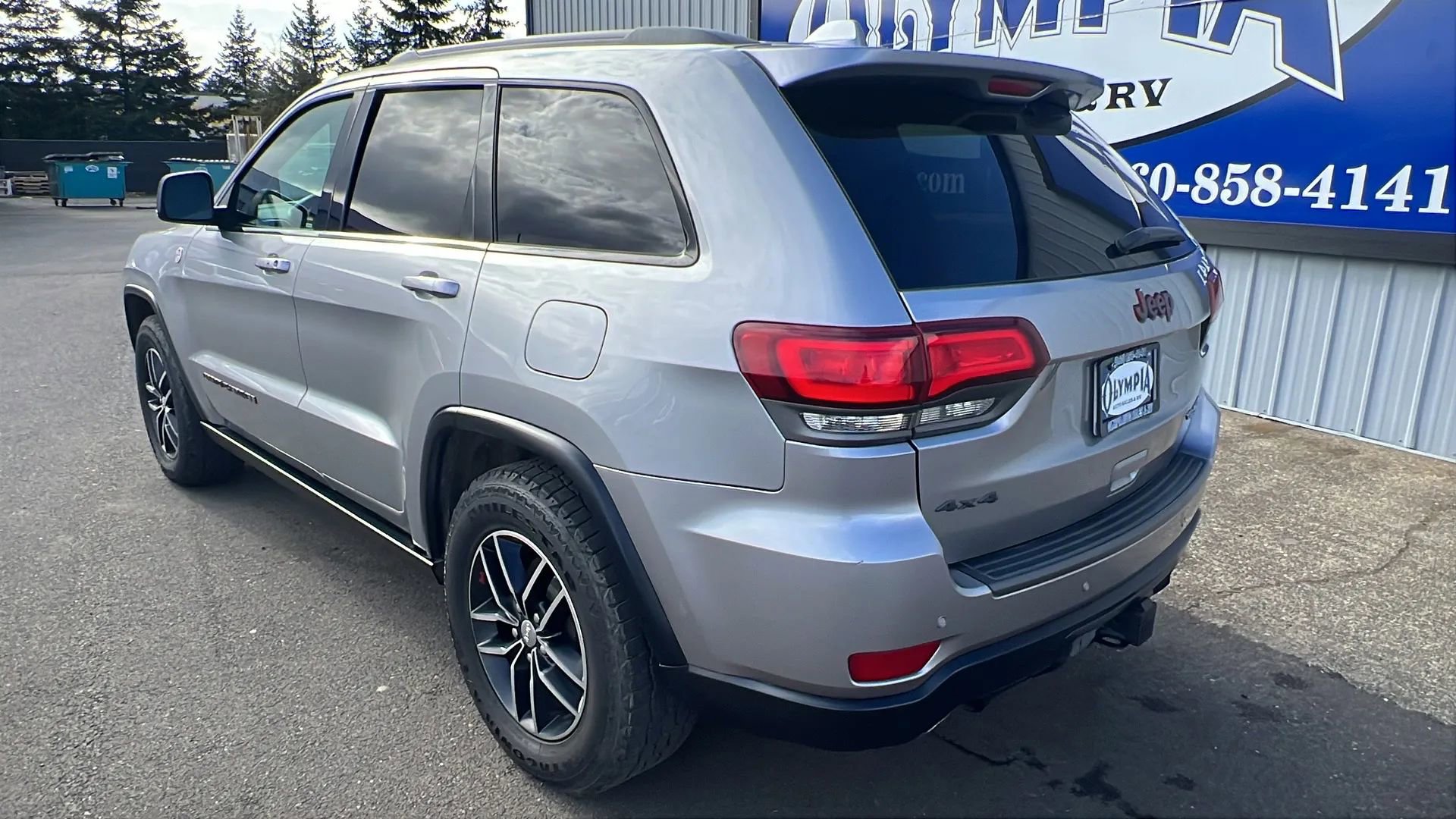 Used 2017 Jeep Grand Cherokee Trailhawk AWD/4WD image 12