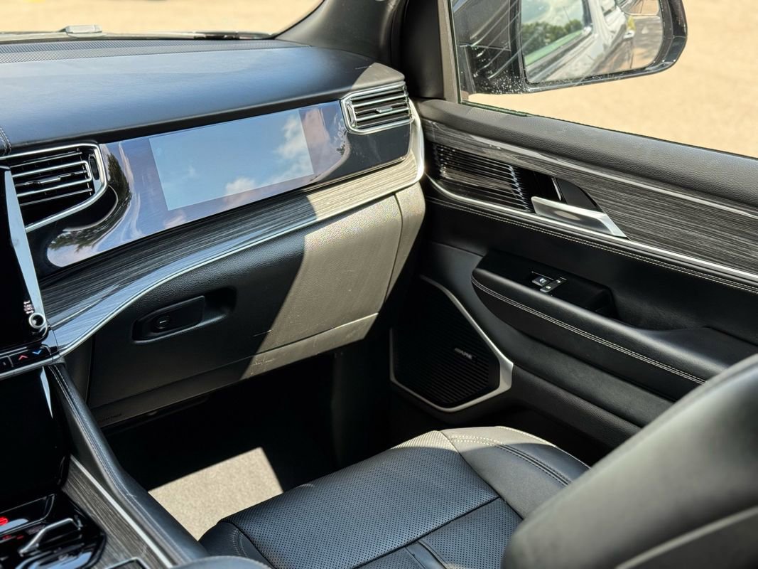 Used 2022 Jeep Wagoneer Series III w/ Flexible Seating Group image 13