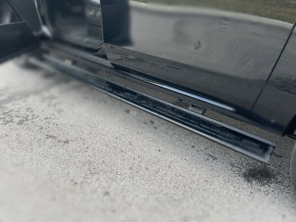 Certified 2024 Cadillac Escalade ESV Sport w/ LPO, ONYX Package image 38