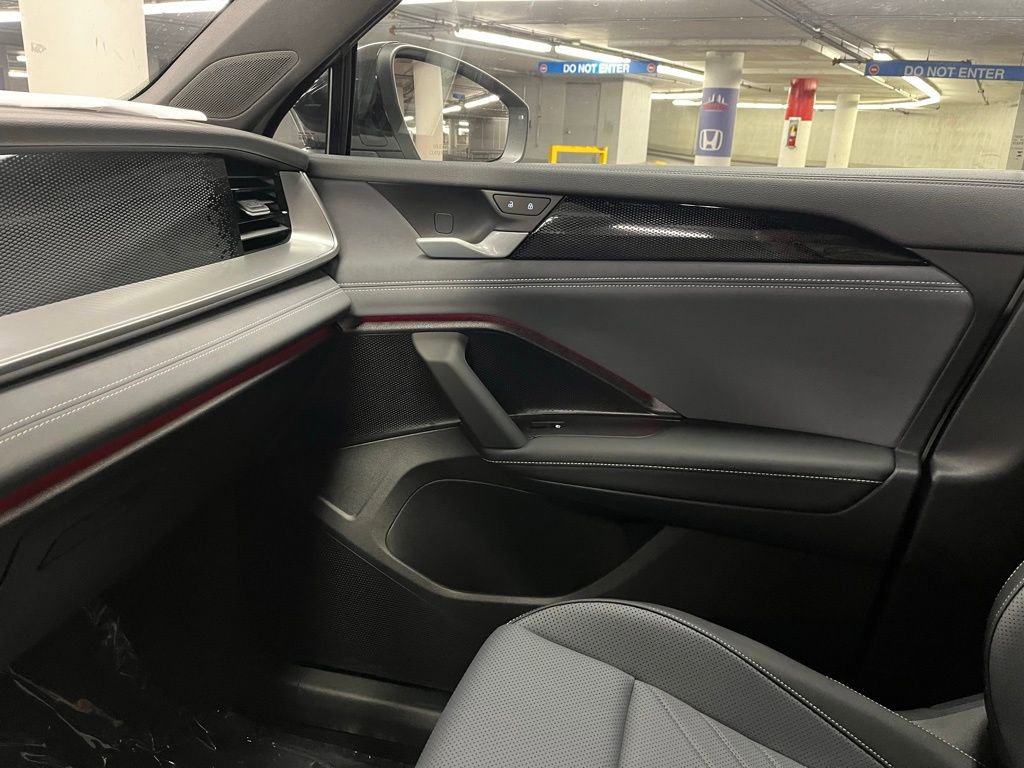 New 2025 Volkswagen Tiguan SE R-Line image 32