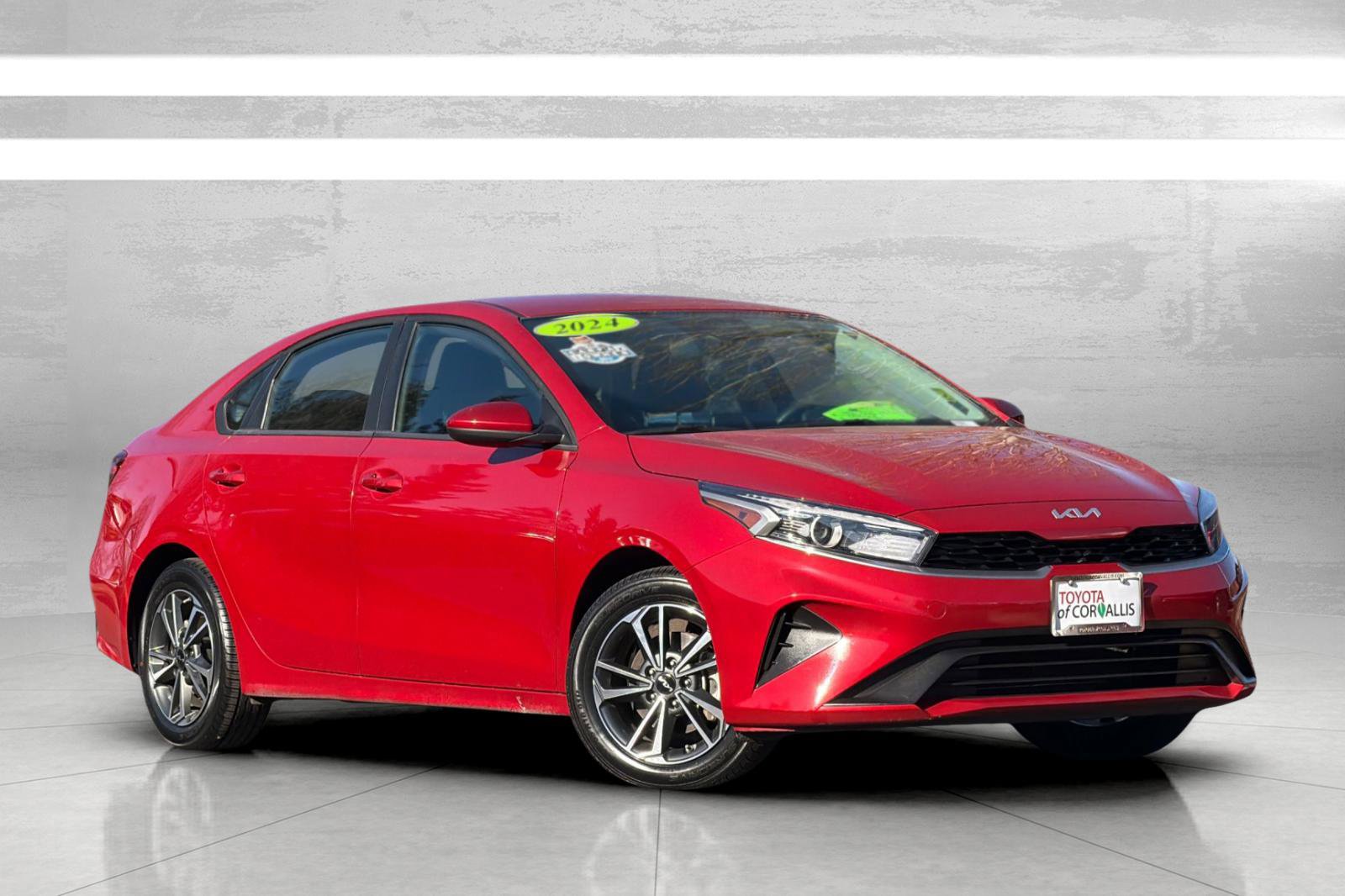 Used 2024 Kia Forte LXS image 2