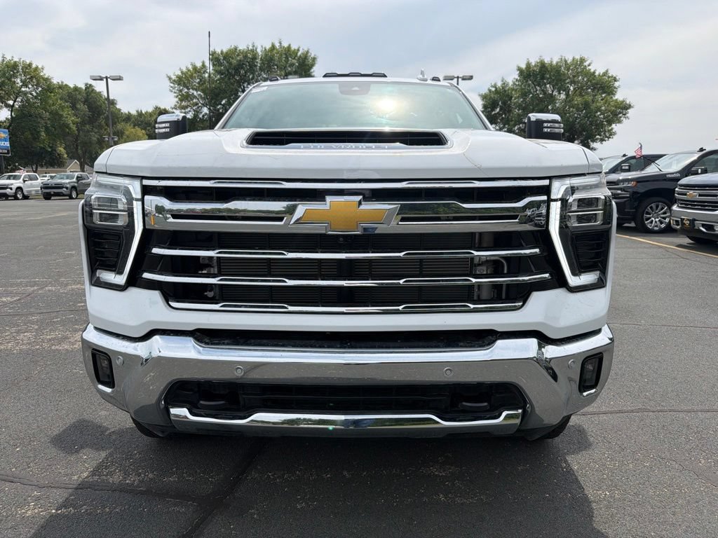 Used 2025 Chevrolet Silverado 2500 LTZ w/ LTZ Plus Package AWD/4WD image 2