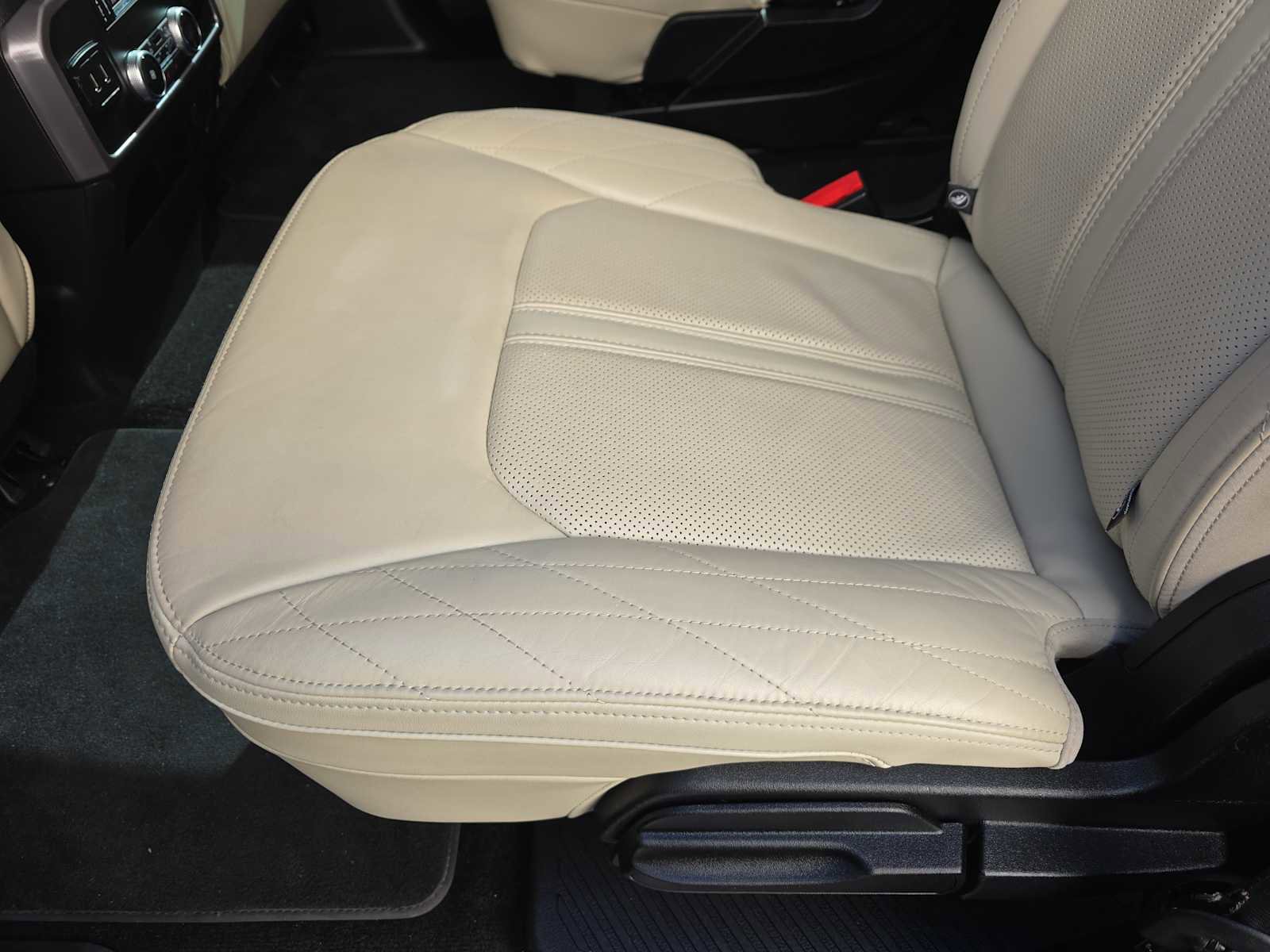 Used 2019 Ford Expedition Platinum image 12