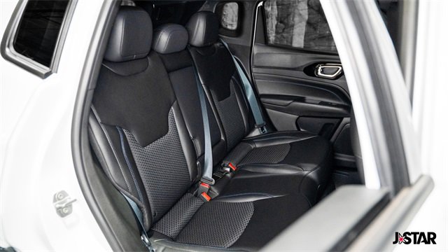 New 2026 Jeep Compass Latitude image 13