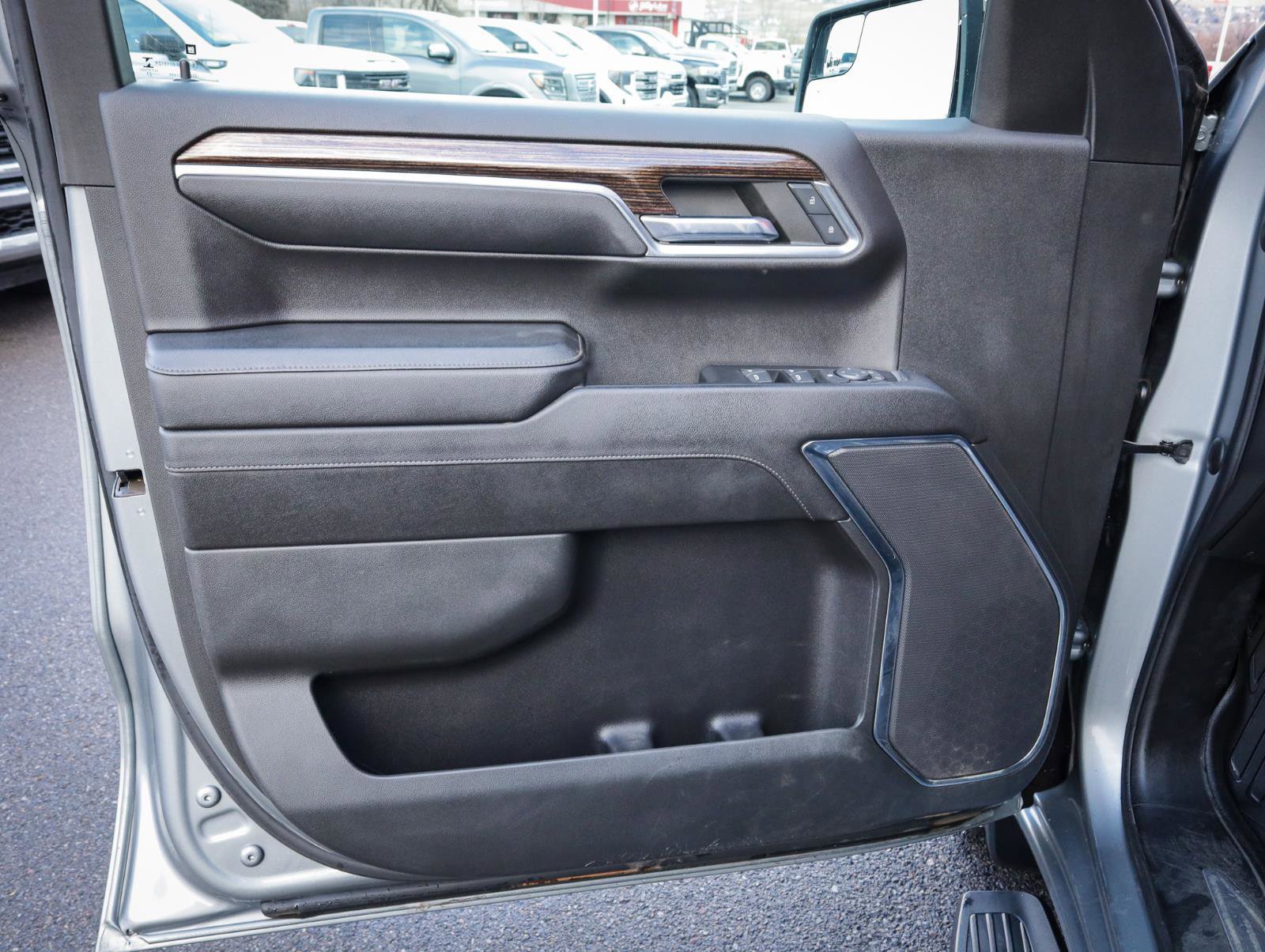 Used 2023 GMC Sierra 1500 SLE image 15