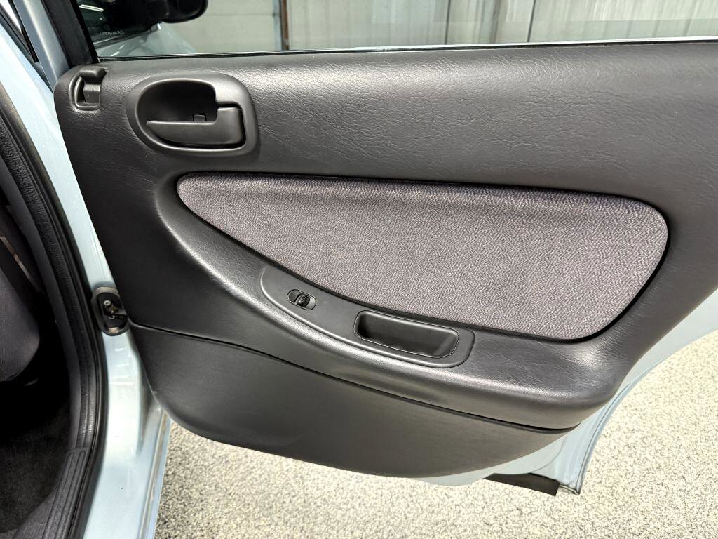 Used 2002 Chrysler Sebring LX image 26