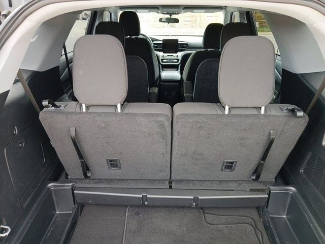 Used 2023 Ford Explorer XLT image 5