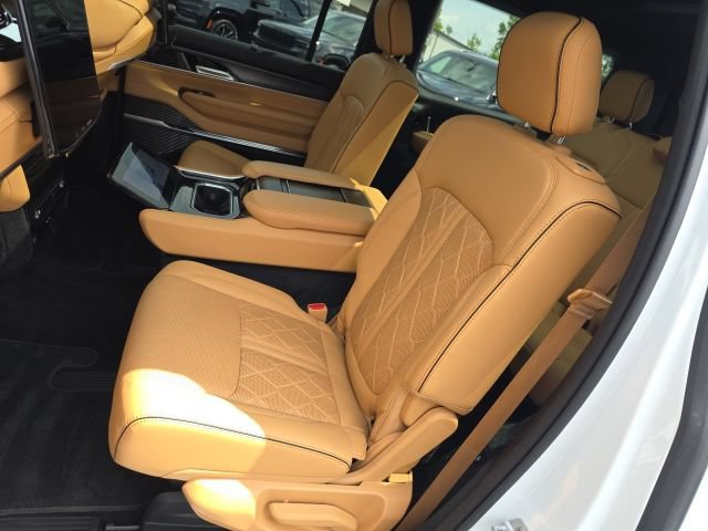 Used 2025 Jeep Grand Wagoneer Series III w/ Rear Seat Video Group 1 AWD/4WD image 30