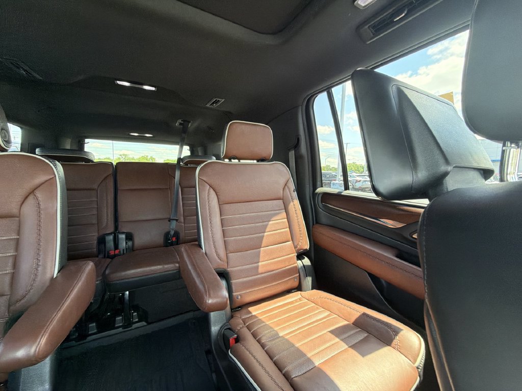 Used 2023 GMC Yukon XL Denali Ultimate AWD/4WD image 16
