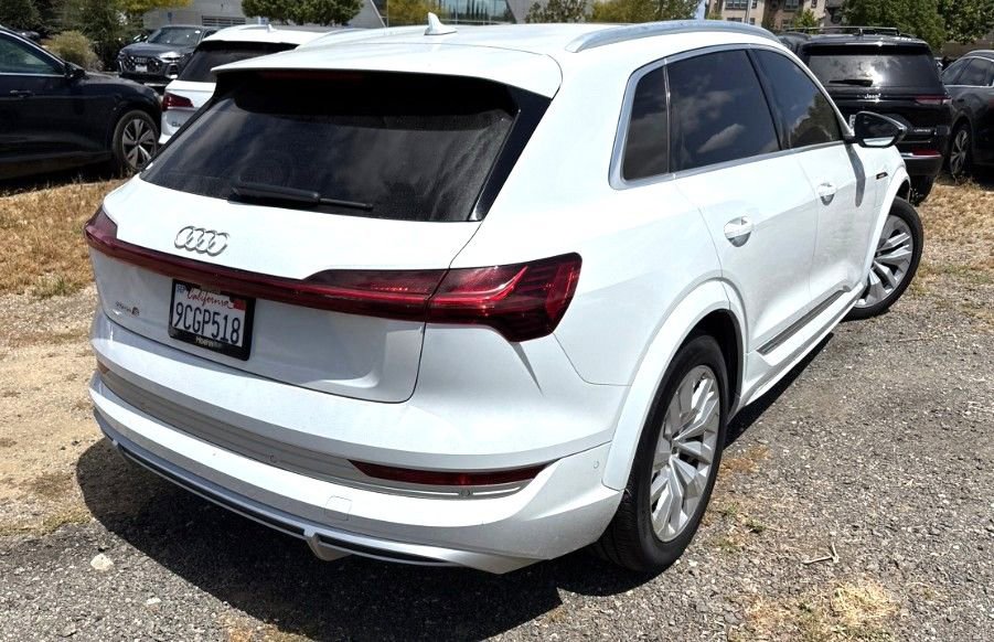 Used 2022 Audi e-tron S Premium Plus AWD/4WD image 3